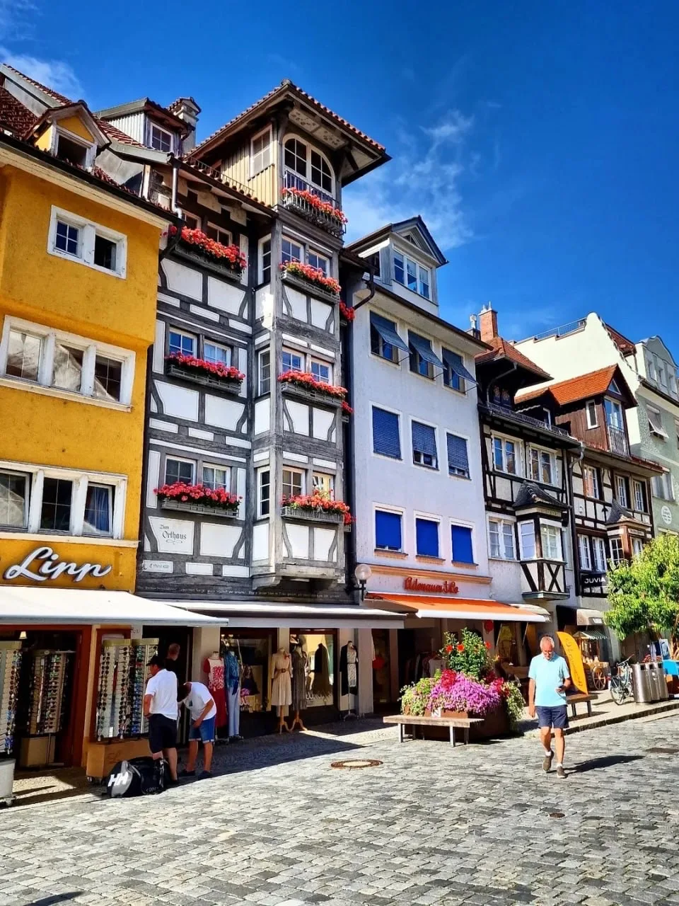 Линдау (нем. Lindau) — исторический город на острове в восточной части Боденского озера, районный це