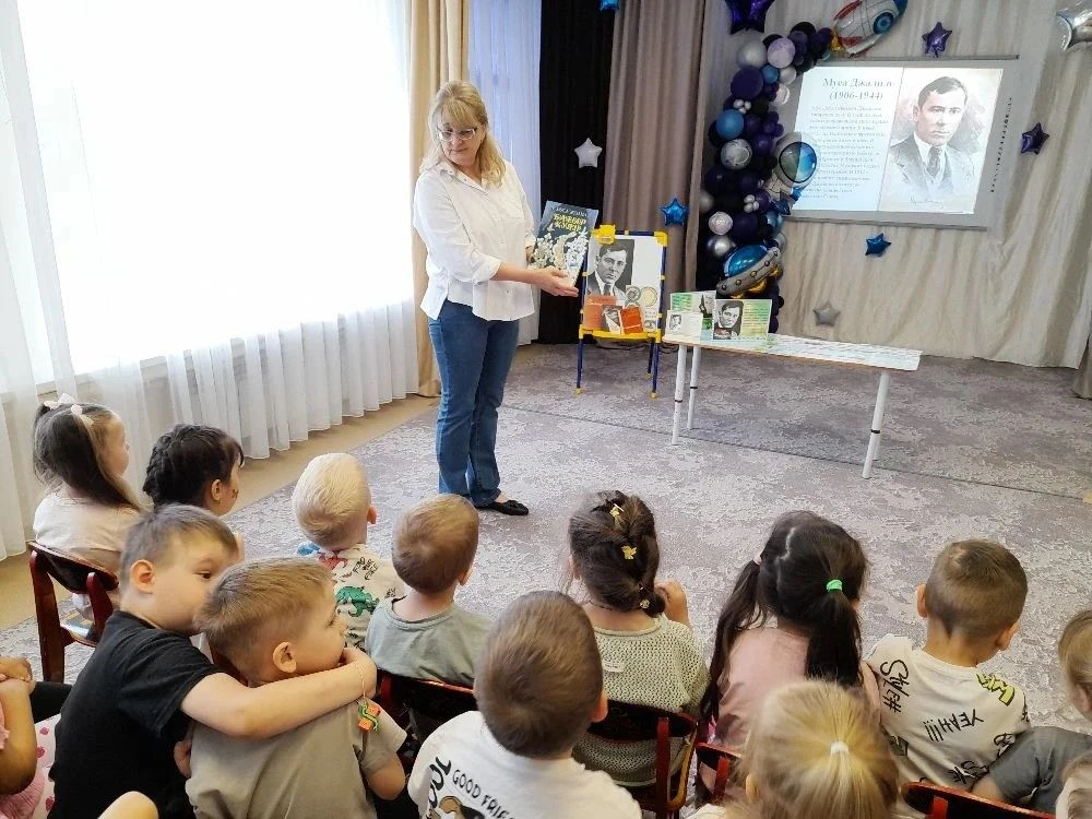 «Акция памяти «М.Джалиль в сердцах наших»/«М. Җәлил безнең  йөрәкләрдә" хәтер акциясе»
Сегодня в наш