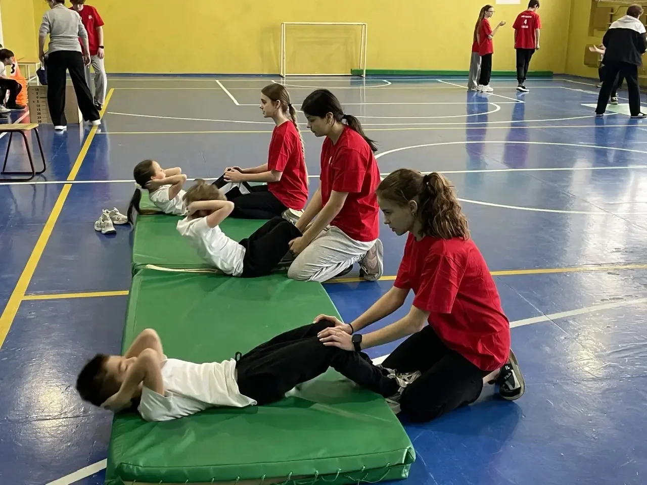 Готов к труду и обороне!  12 февраля в школе проходила сдача нормативов ГТО.   💪🏻Первыми эстафету вз