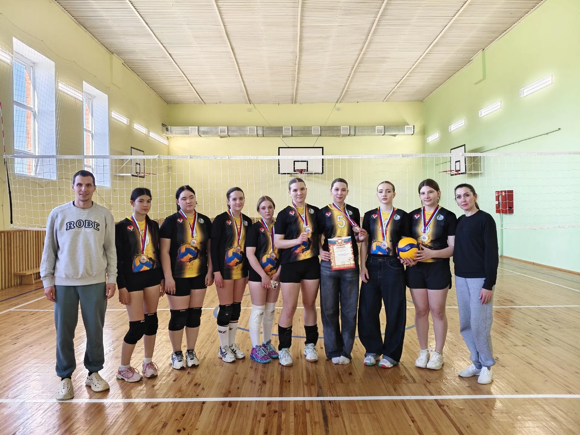 🌟16 апреля в спортивном зале нашей школы прошло Первенство города по волейболу среди обучающихся в 