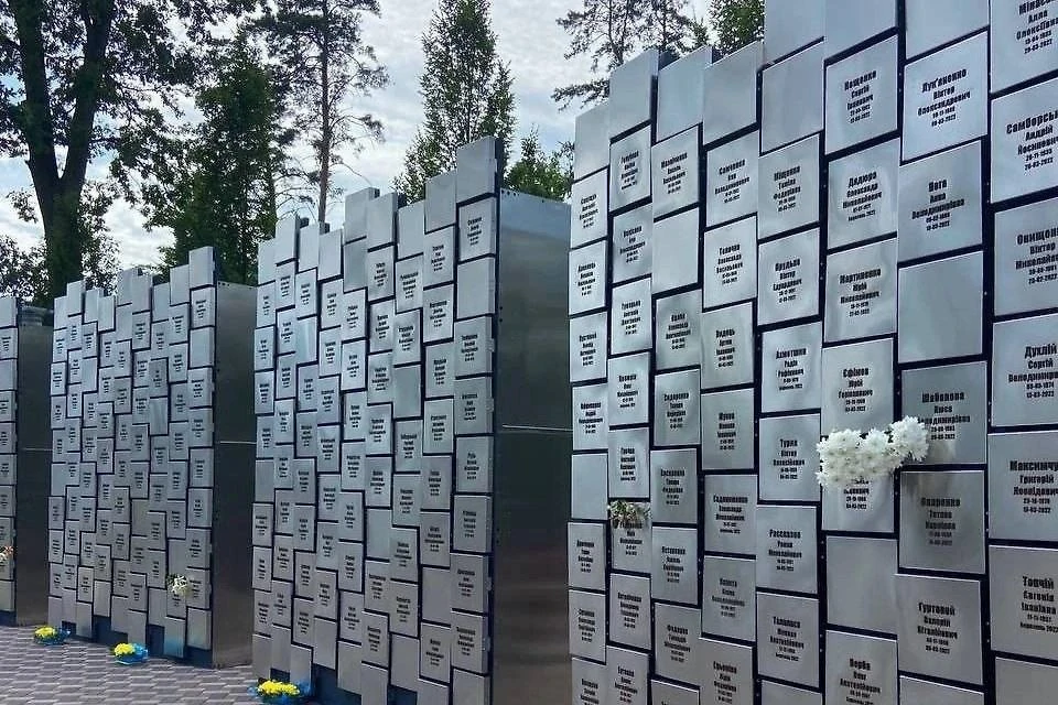 198 имен, которые написаны на восьми стелах в Буче, не попадают в число "мирных жителей...
