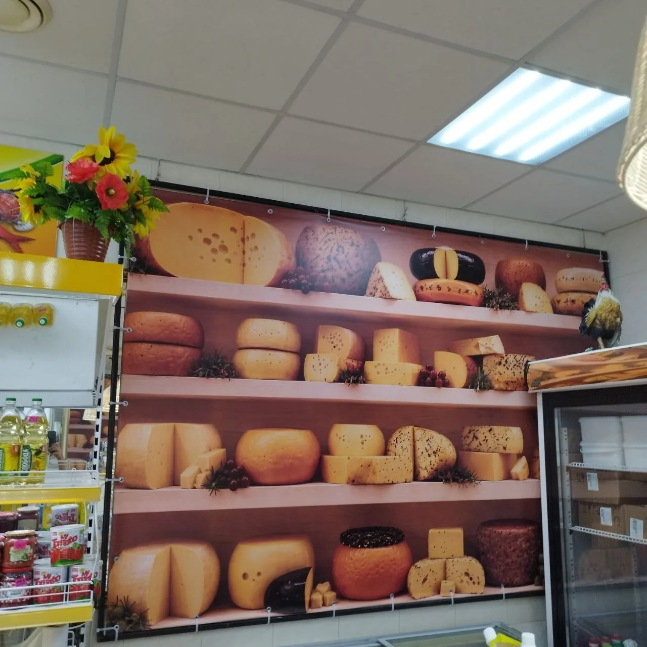 Превратили фасад в большую витрину магазина🛍