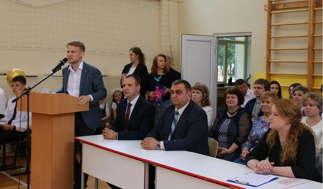 🔔В школах Демянского округа прошли последние звонки для 154 выпускников