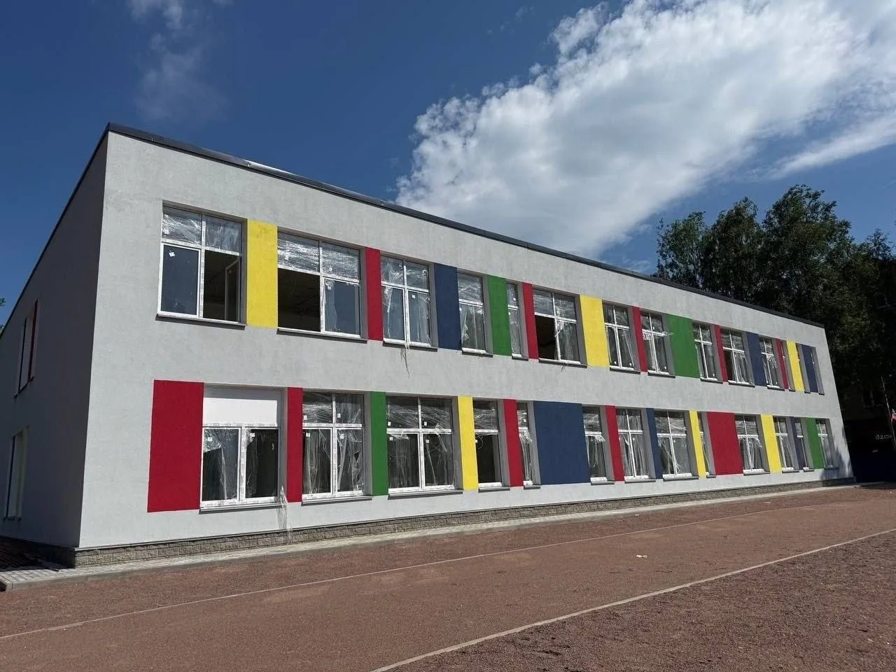 🏫 Во Всеволожске завершается строительство пристройки к школе.

Сейчас внутри уже идут отделочные р