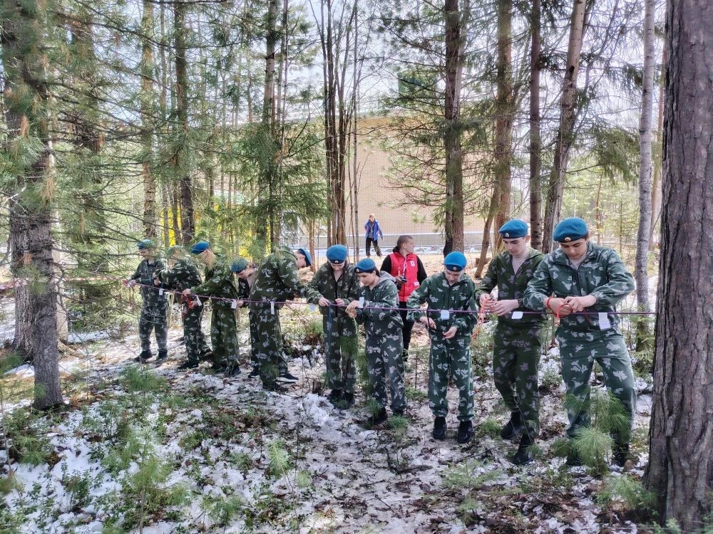 🎖 «Юный Десантник» в деле: бронза на «Зарнице 2.0»  Отряд «Юный Десантник» (9К класс) вернулся с рег