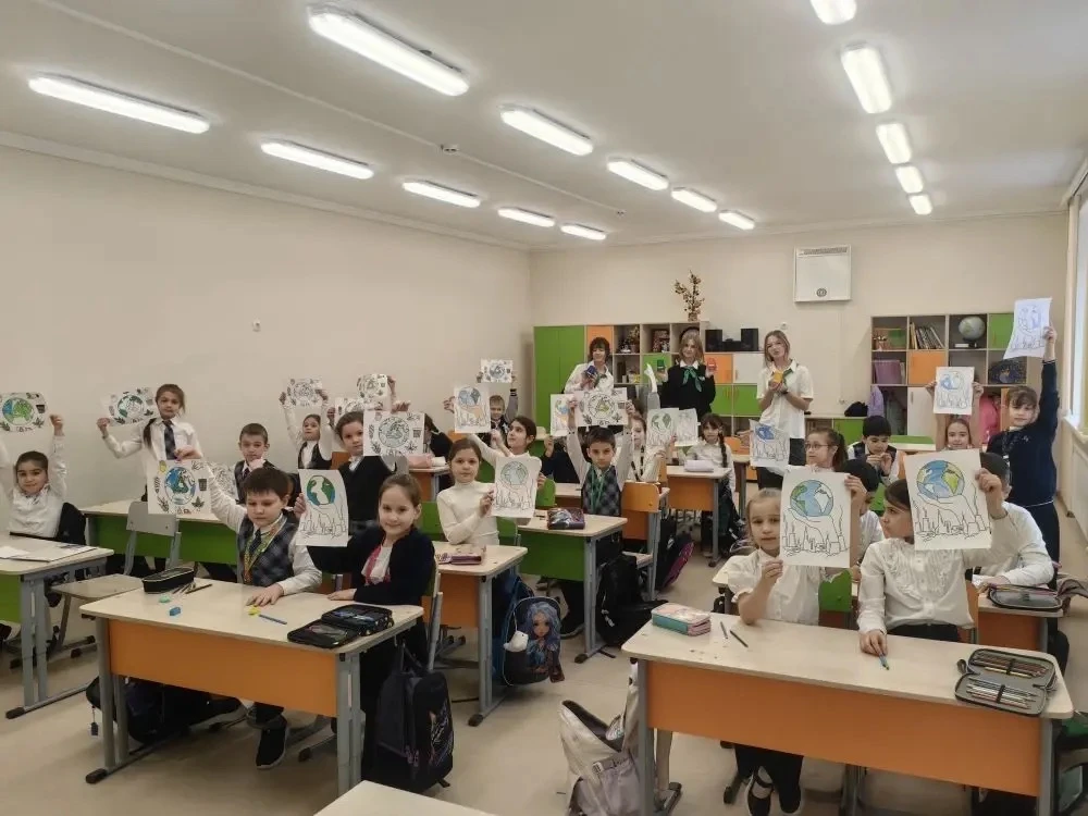Для обучающихся 2 "В" класса МАОУ  "Школа № 10" прошел увлекательный экологический урок-игра, посвящ