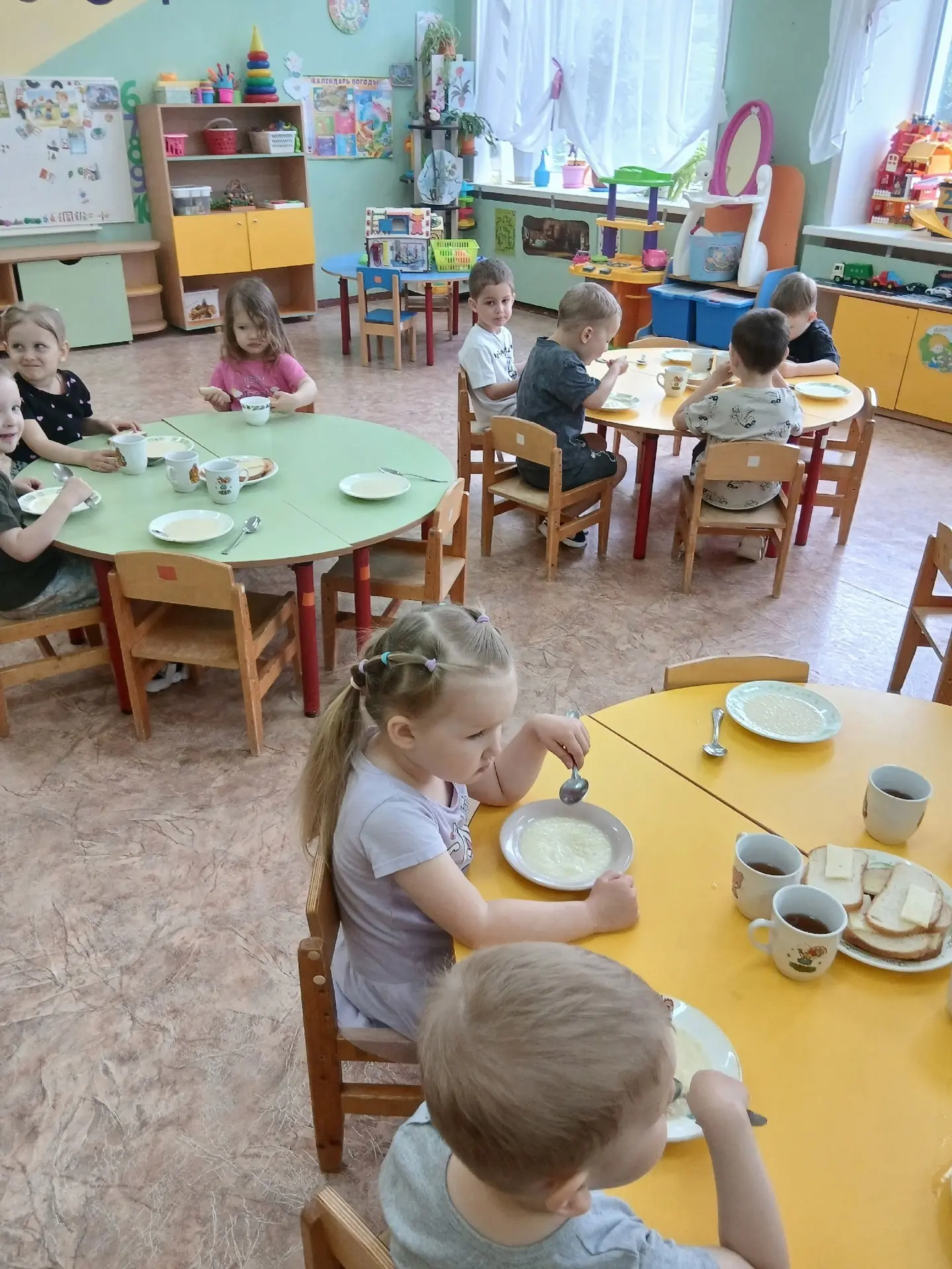 👨‍👩‍👧‍👦 ВКУСНЫЙ ЗАВТРАК ПОД КОНТРОЛЕМ РОДИТЕЛЕЙ! 🍽️
