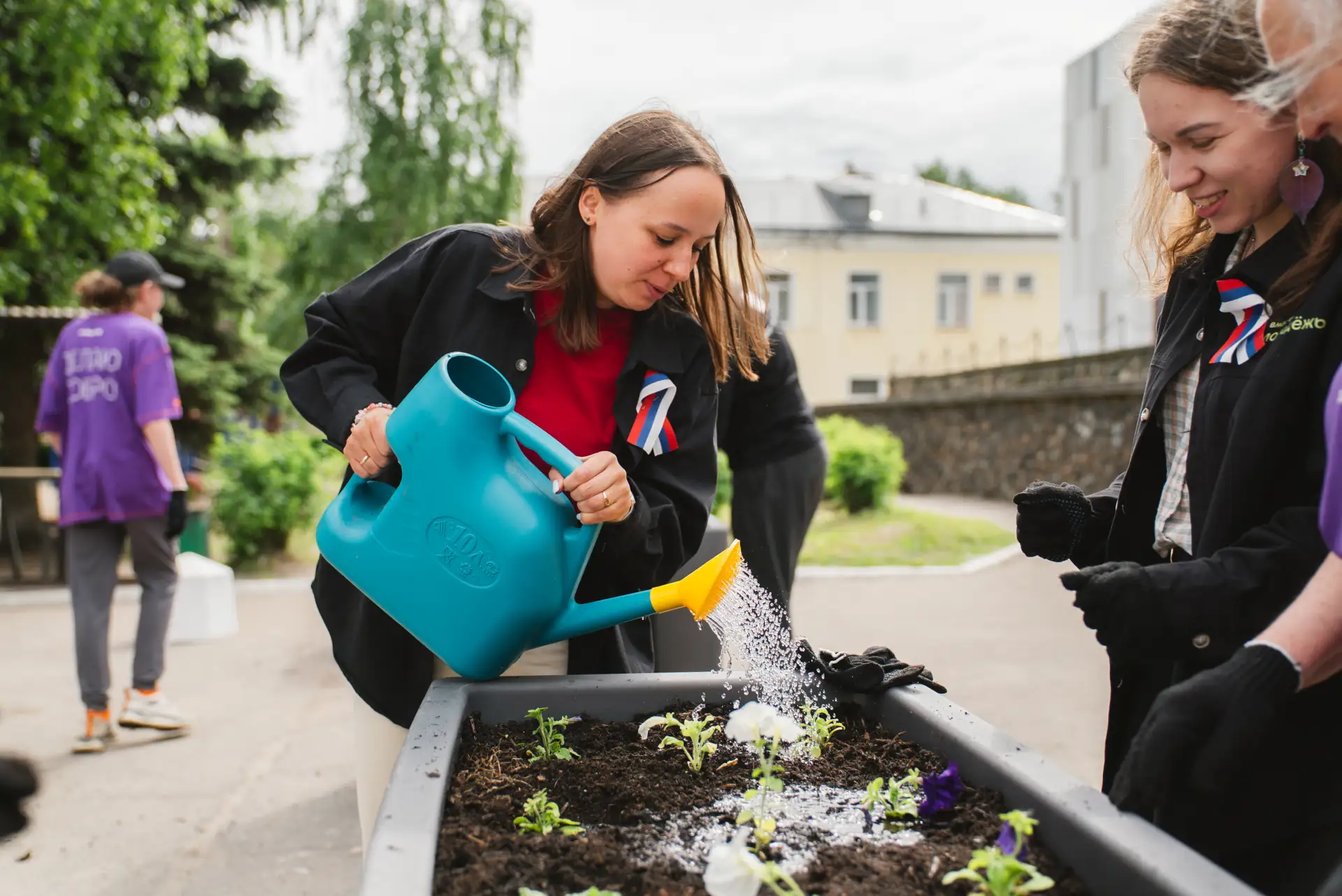 🌸 Команда молодёжной политики региона присоединилась ко Всероссийской акции «Родиной горжусь»

Все 