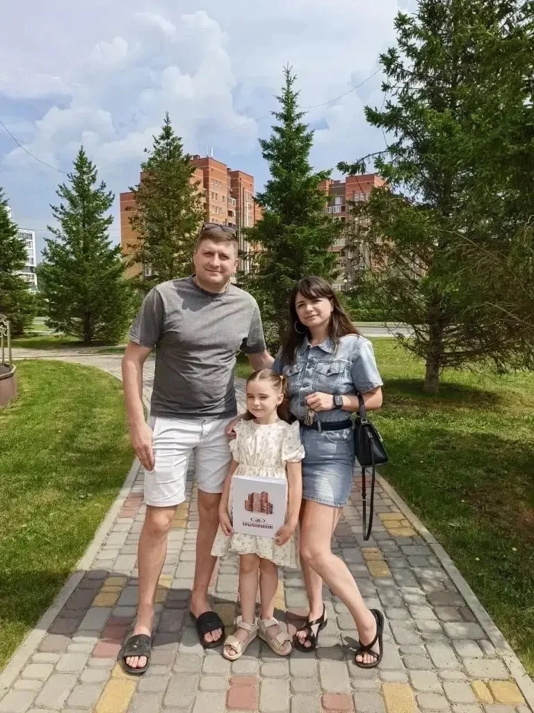 Еженедельная рубрика 
«Счастливые покупатели» 🏡🤍

Своя квартира — это когда хочется задержаться в 