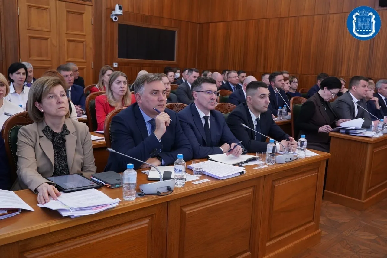 Губернатор Алексей Беспрозванных провёл оперативное совещание областного правительства. Обсудили воп