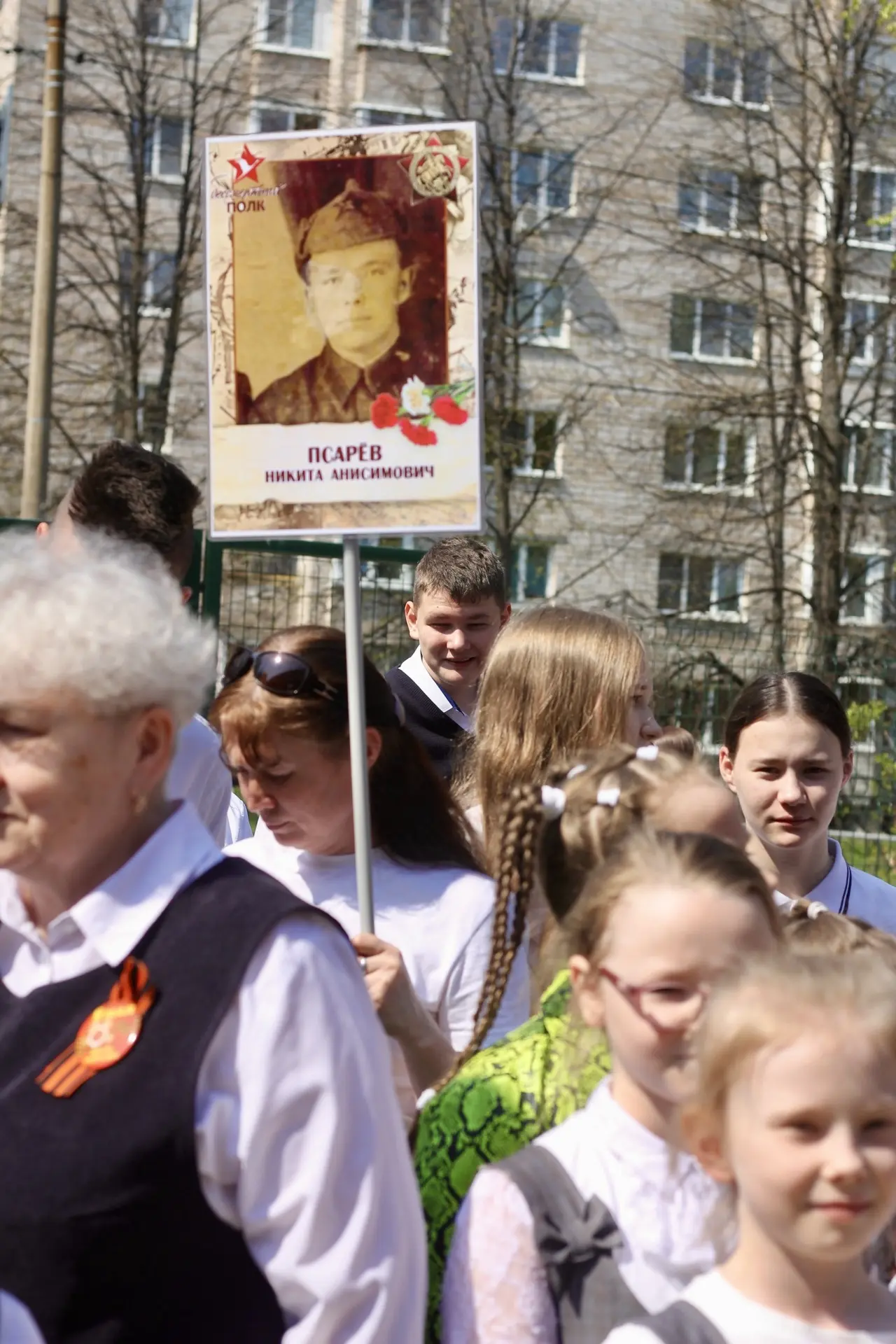 🕯️ Бессмертный полк живых и павших дедов, Прошедших путь дорогами войны. Бессмертный полк, шагнувший