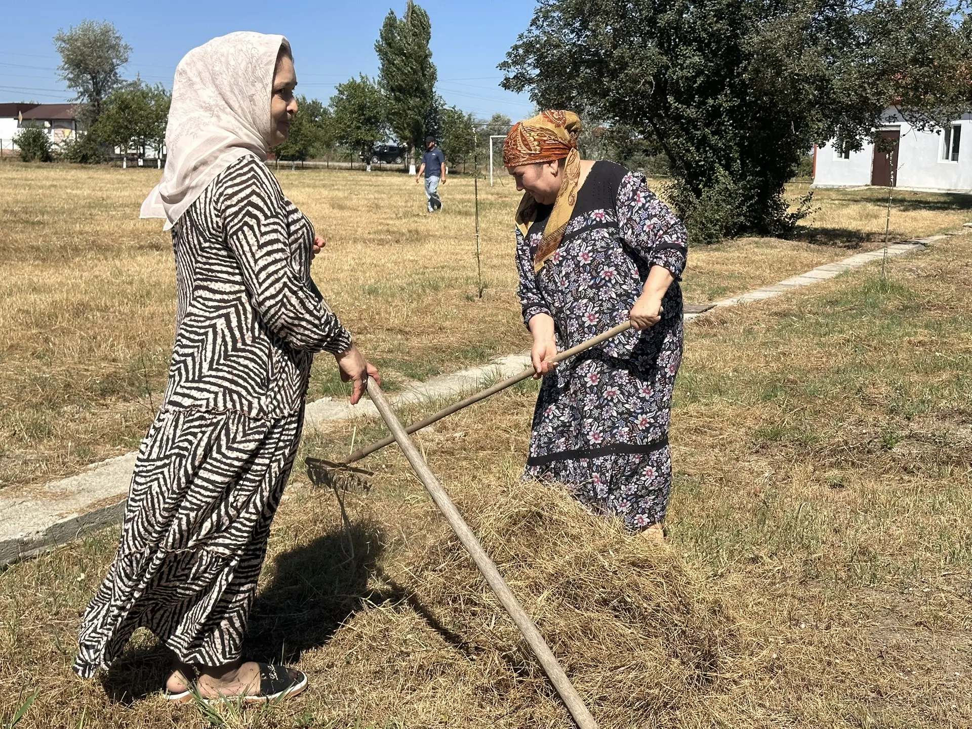 Школа готовится к празднику: яркий субботник🧹