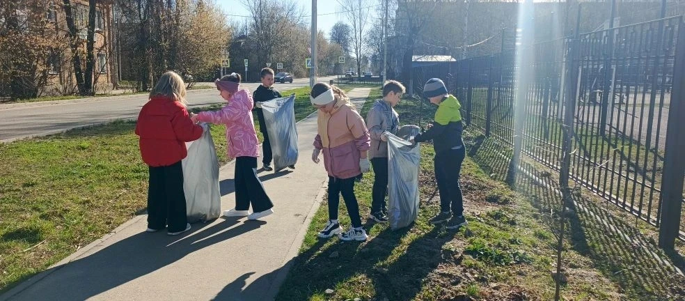 🚀 Чистый город начинается с нас! Наши ученики — настоящие герои! 🌿  В эти дни наша школа гудела от п