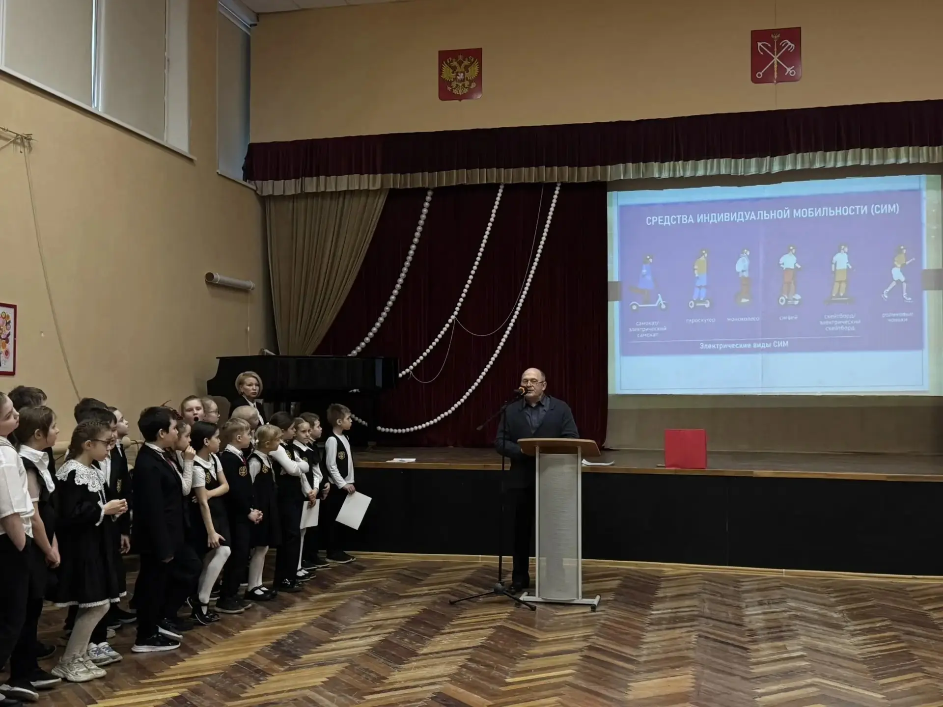 В преддверии весенних каникул в нашей школе состоялась торжественная линейка для учащихся 1 - 4 клас