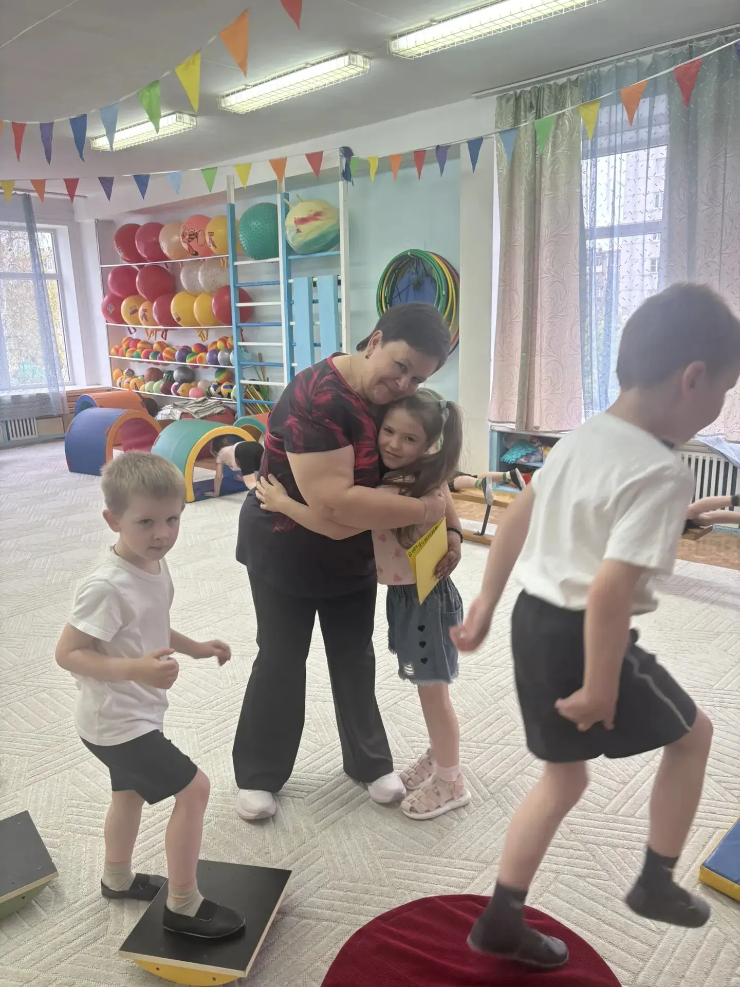 💌 День благодарности и улыбок в группе «Мышата»!

Наша праздничная предвыпускная неделя продолжает 