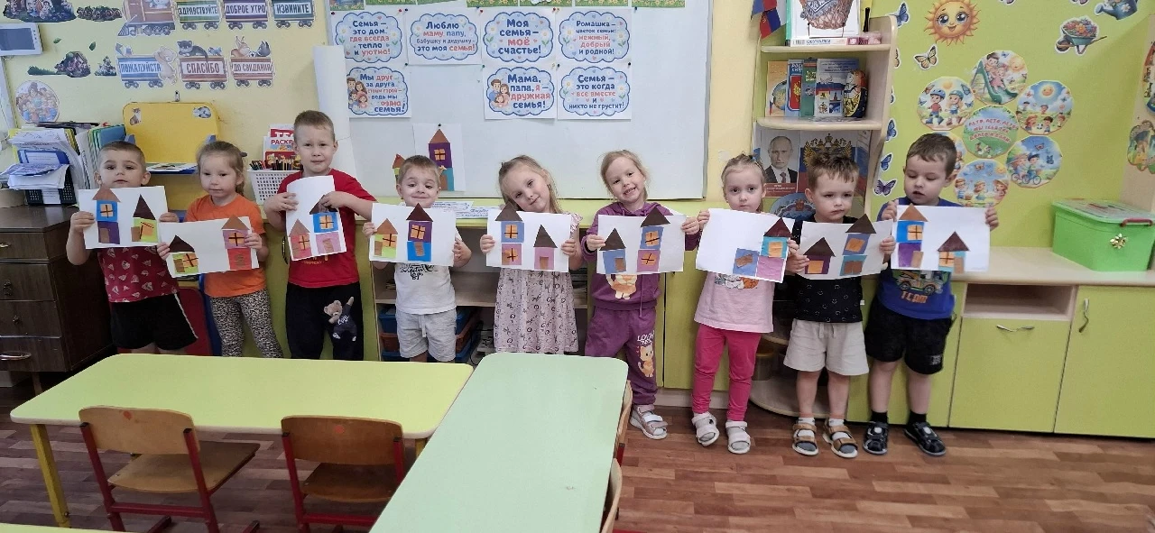 День строителя состоялся во 2 младшей группе "Детство" ( Минина,6. Воспитатель Пигалкин...