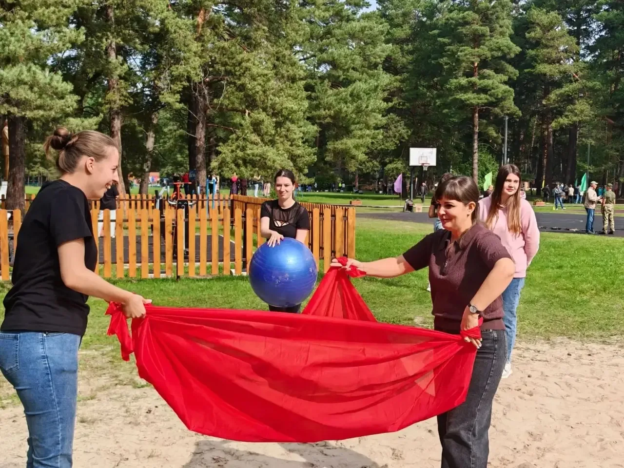 🏖️ Яркое завершение лета: наши учителя — на ПРОФесте «День активной молодёжи»!