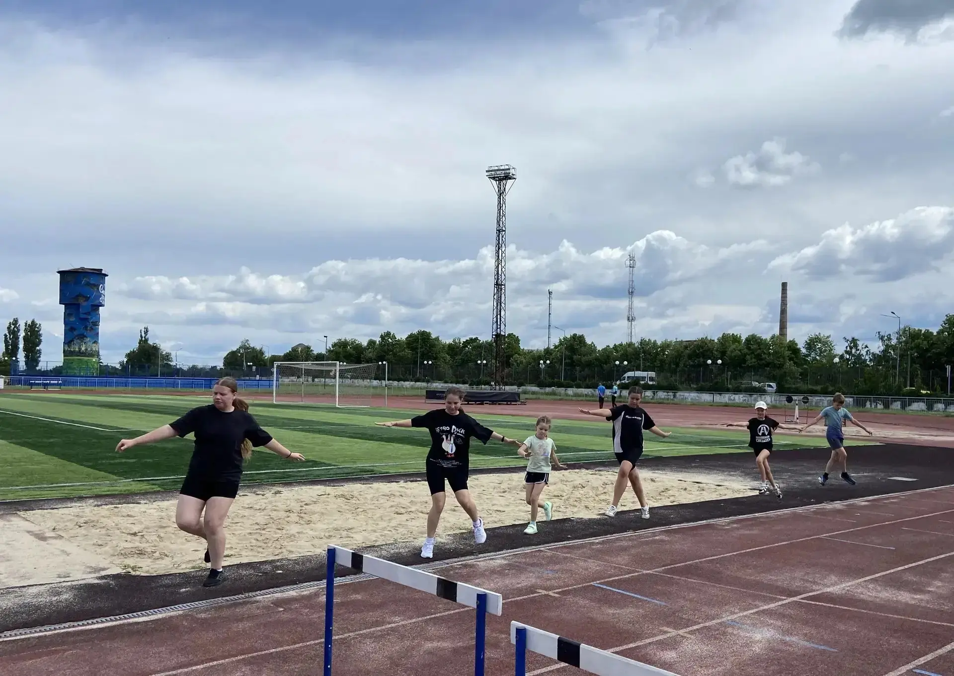 Занимаемся спортом с дворовым тренером 🏸

В Старом Осколе продолжается реализация муниципального пр