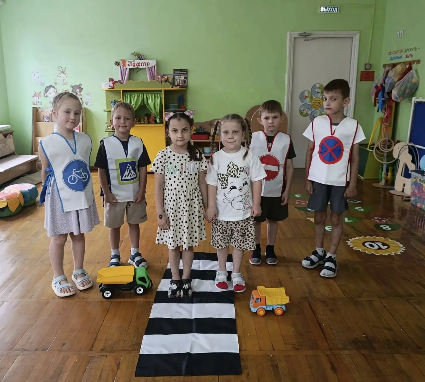 В группе "Вишенка" прошло развлечение по ПДД "Я возьму собой в дорогу" 
 Воспитатель Катонина Вера В