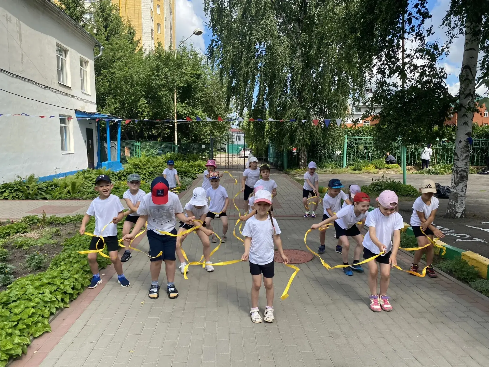 Фестиваль детских активностей "Здравствуй, лето!"
"День движения и здоровья"

В рамках фестиваля «Зд