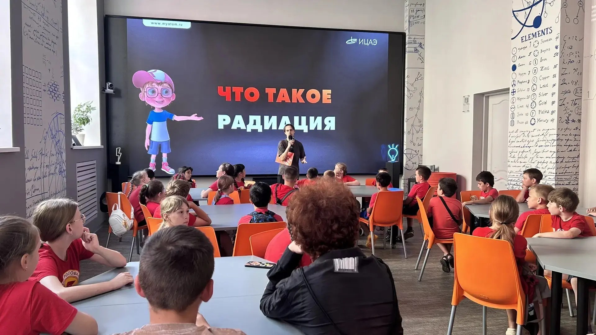 Сегодня наши ребята побывали в гостях у Информационного центра по атомной энергии (ИЦАЭ) на базе ДГТ