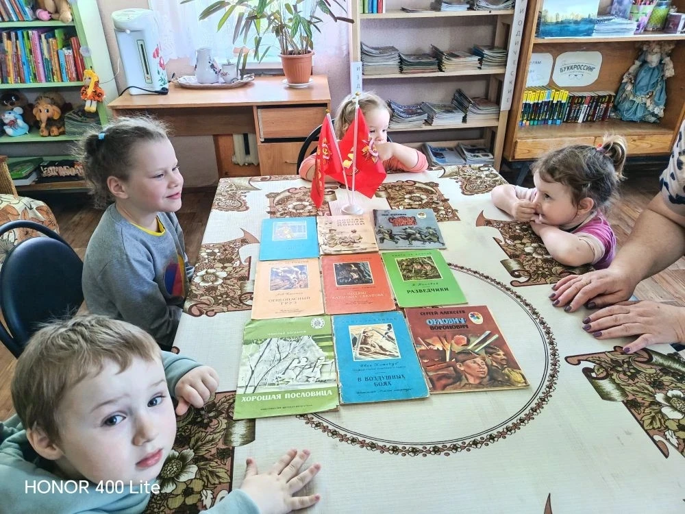📚В рамках празднования  Победы в Великой Отечественной войне старшая и младшая группа ...