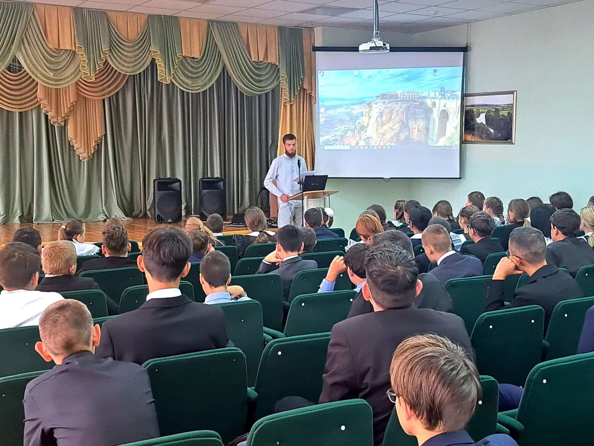 🧑‍🏫2 сентября в актовом зале нашей школы прошёл Всероссийский открытый урок культуры ...