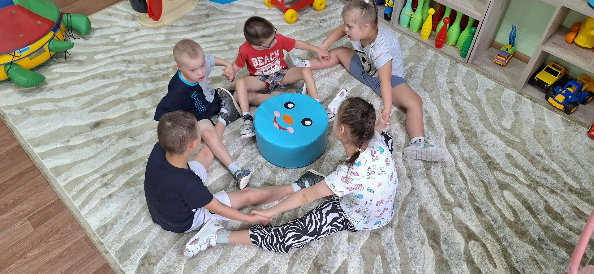 🤝День дружбы
 
Для ребят младшей группы было организовано увлекательное мероприятие «День дружбы».
