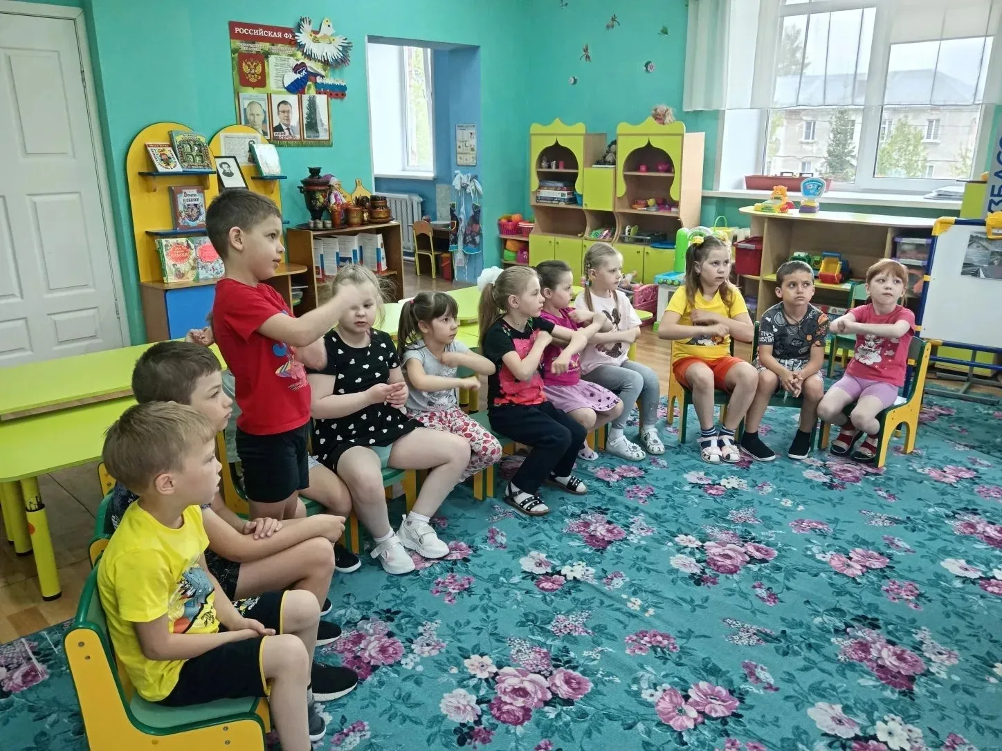 ✅️🆎️В группе «Почемучки» прошла важная беседа на тему: «Уступи дорогу поезду» 🚂

Вместе с воспитат