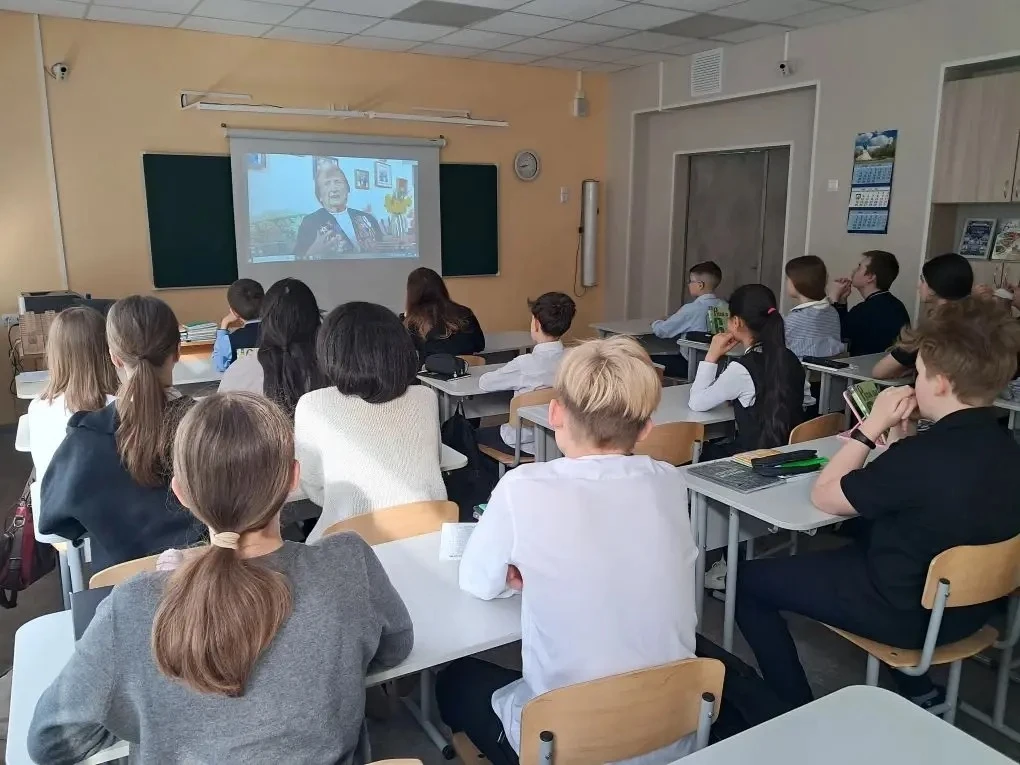 🎖️УРОКИ ПАМЯТИ 🎖️  В преддверии 9 Мая в школе прошли «Уроки памяти», объединившие учеников и педагог