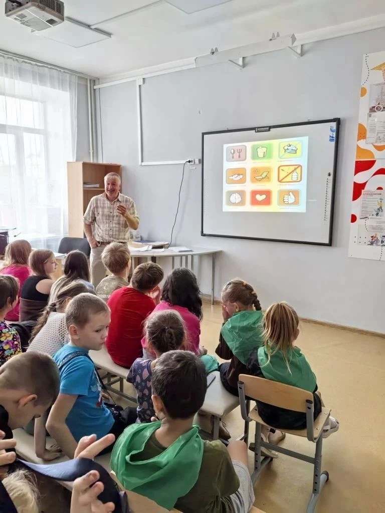 ✅ 15 июня дети усольской школы №13 узнали много нового о здоровом образе жизни

💬 В этот день специ