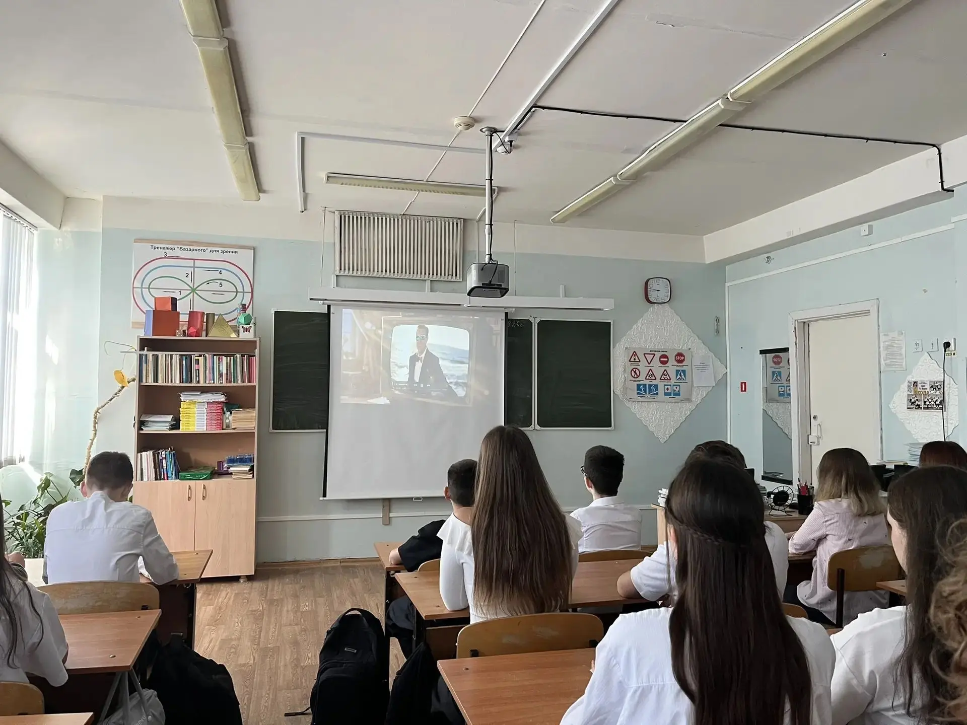 📚Минпросвещения изменило минимальную учебную нагрузку на школьников 10-11-х классов. С...