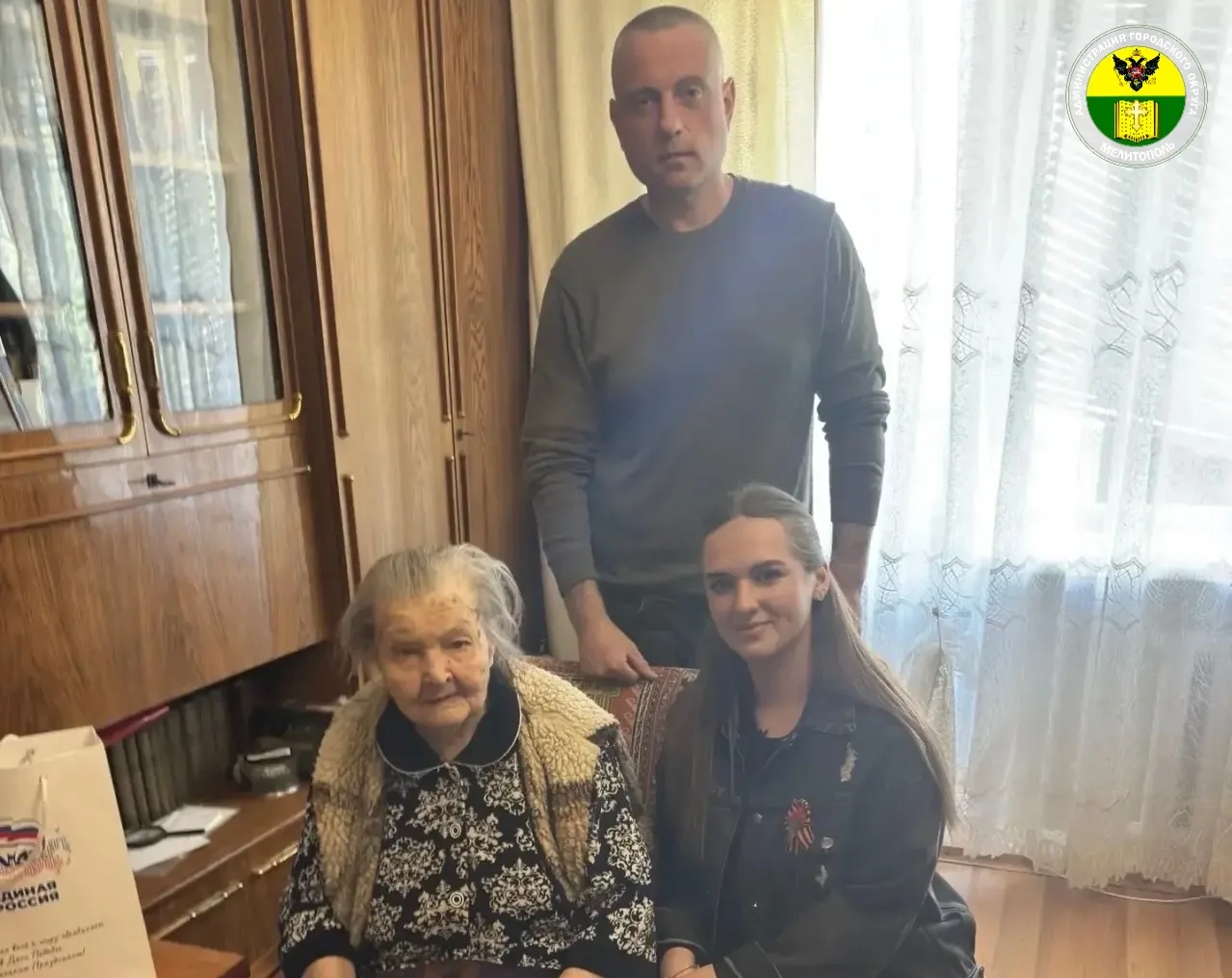 Депутаты Мелитопольского городского Совета поздравили ветеранов с Днём Победы  Депутаты Инесса Шевче
