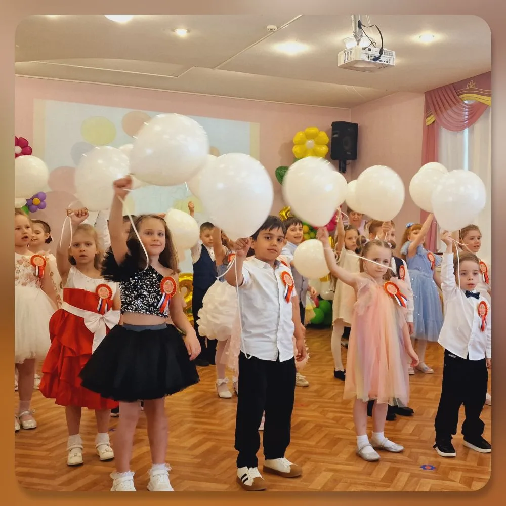 Сегодня  в подготовительной группе «Одуванчик» прошёл особенный выпускной 🌼🎓
Наши маленькие «одува