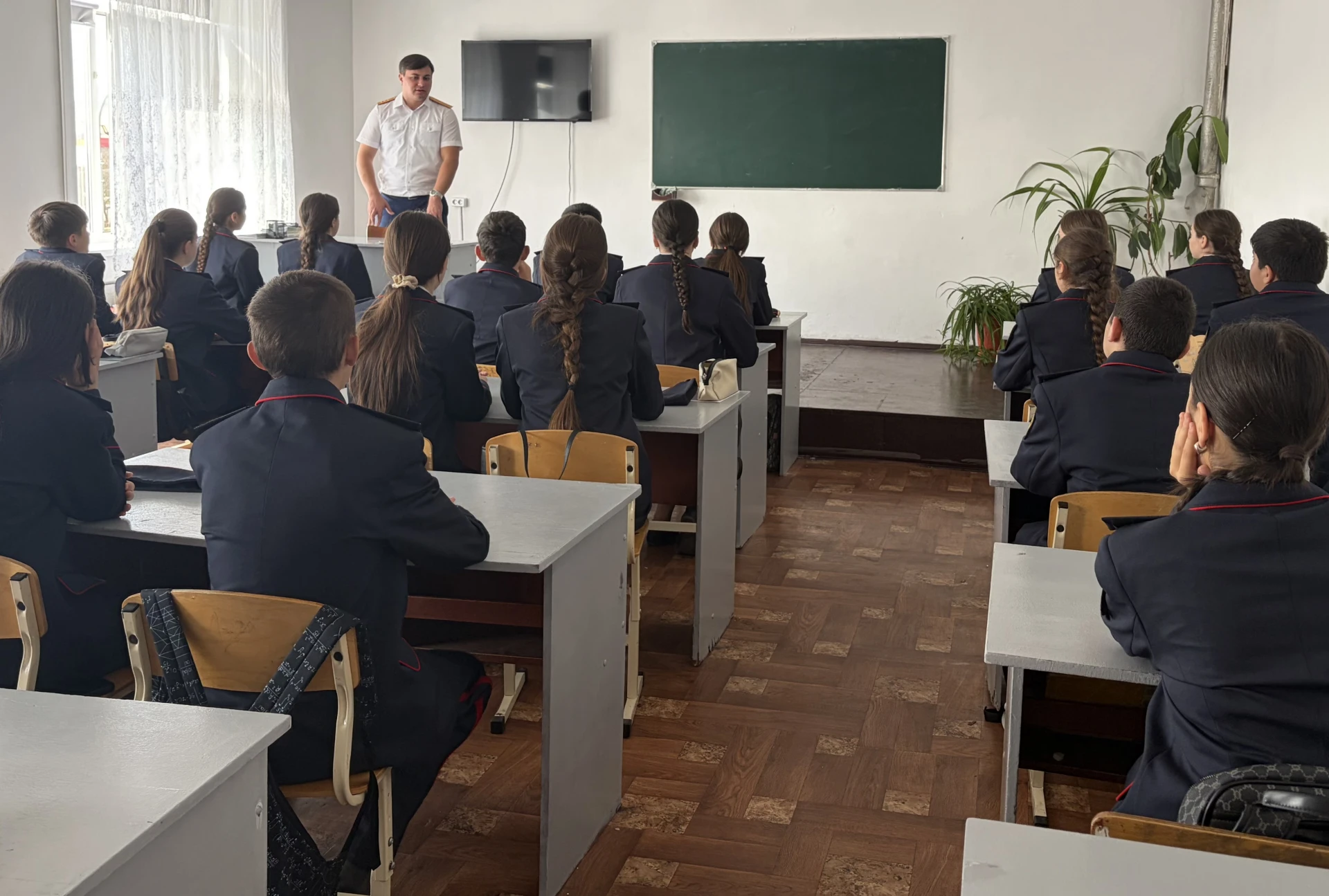 🔷 В Абазинском районе представитель регионального следственного управления провел проф...
