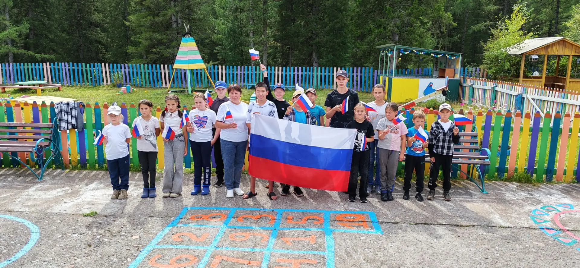 В преддверии праздника, посвящённого Дню Государственного флага Российской Федерации в ...