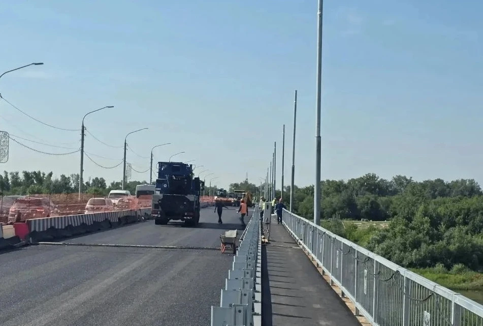 Водители начнут пересекать мост через Урал по правой полосе
