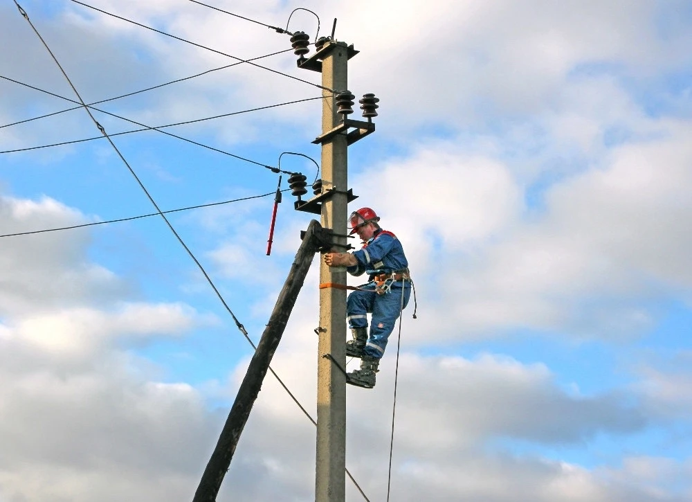 ⚡ В Новгородской области продолжают восстанавливать подачу электричества

В Новгородской области про