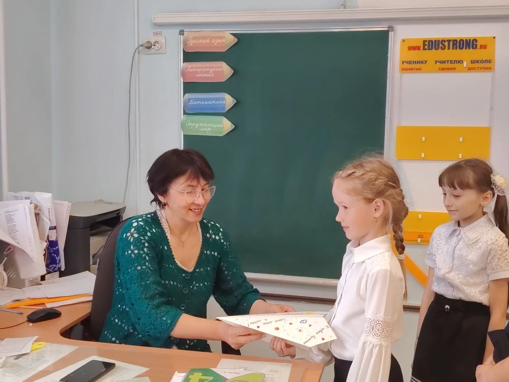 ✈️ Теплые пожелания на старте нового этапа!  Сегодня в школе царила по-настоящему трогательная атмос