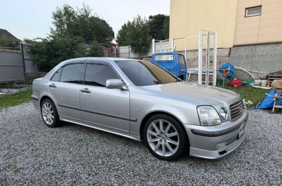 Редкую Toyota Progres продают во Владивостоке за 950 тысяч рублей.