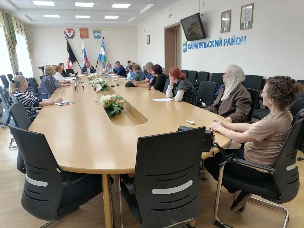 🟢В Сарапульском районе состоялась встреча Главы Сарапульского района Айдара Шарафутдин...