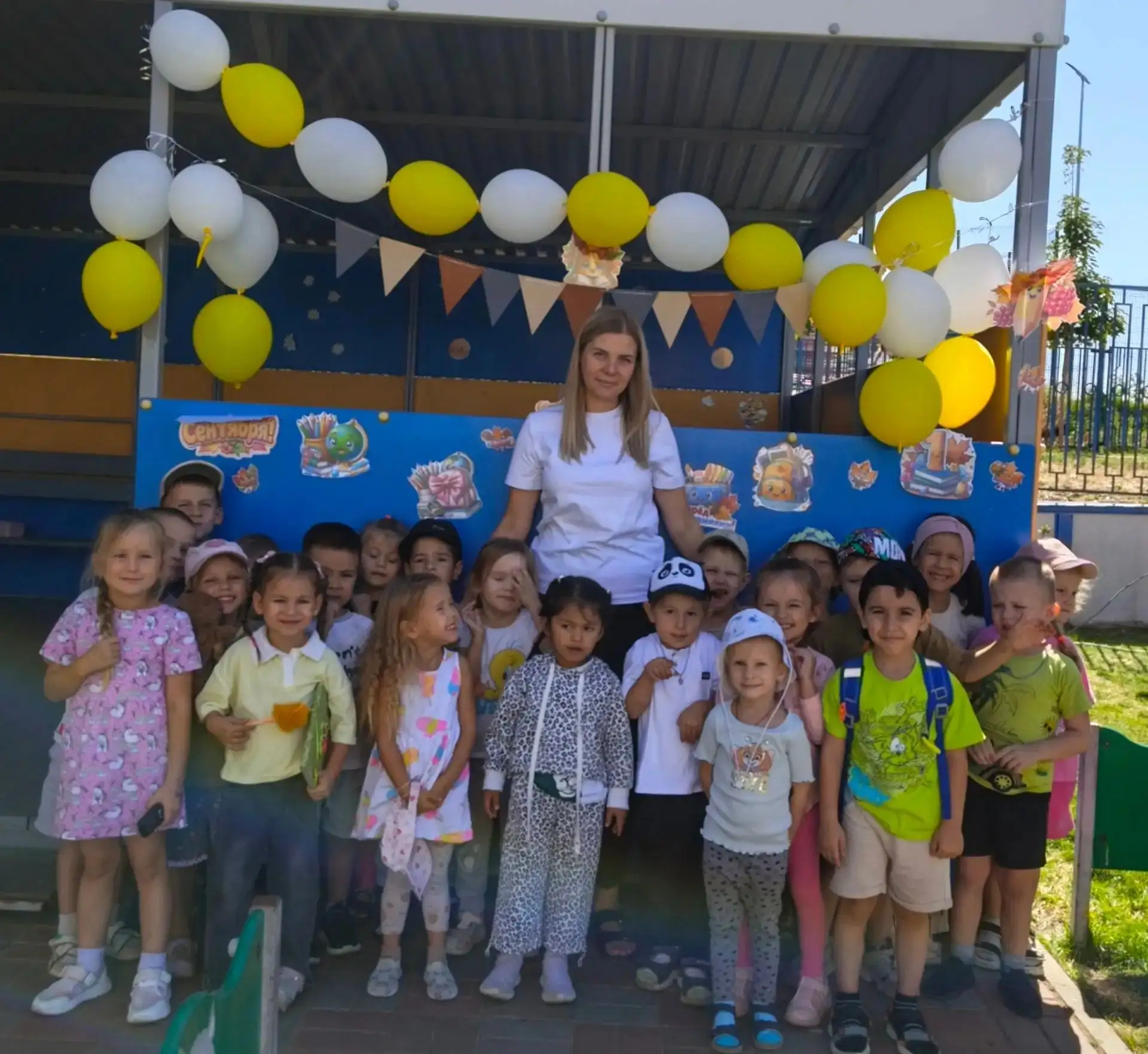 В средней группе №3 «Одуванчики» прошло мероприятие, посвященное Дню знаний.