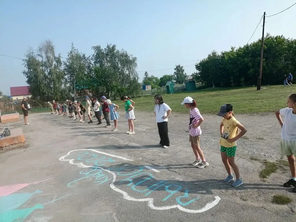 👐Начало нашего сегодняшнего утра- зарядка. Проснулись, взбодрились и на построение.
✨После завтрака