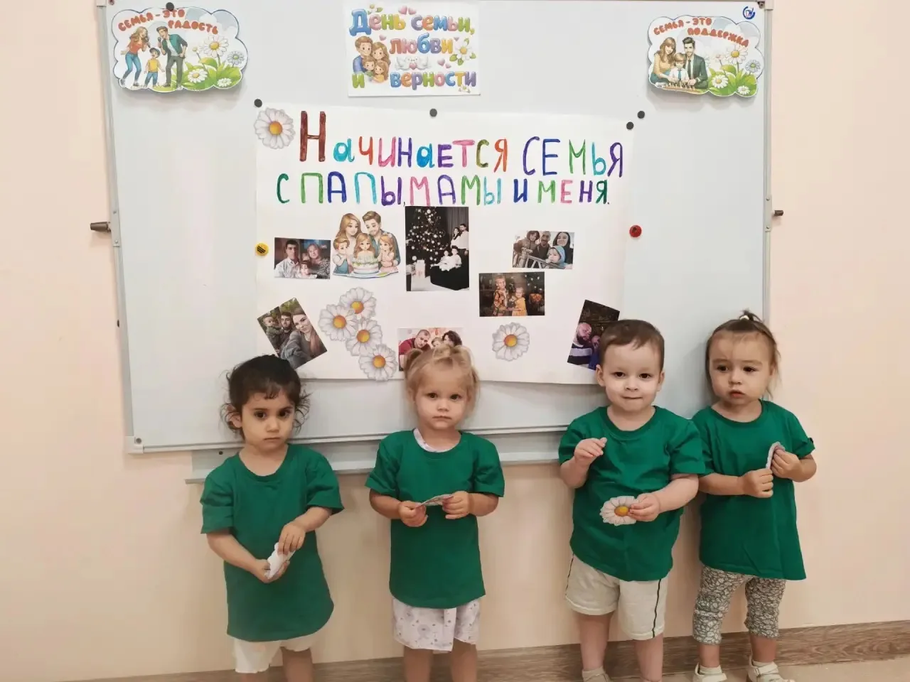 Ко Дню семьи, любви и верности ребята из группы №10 изготовили коллективную творческую работу «Семья