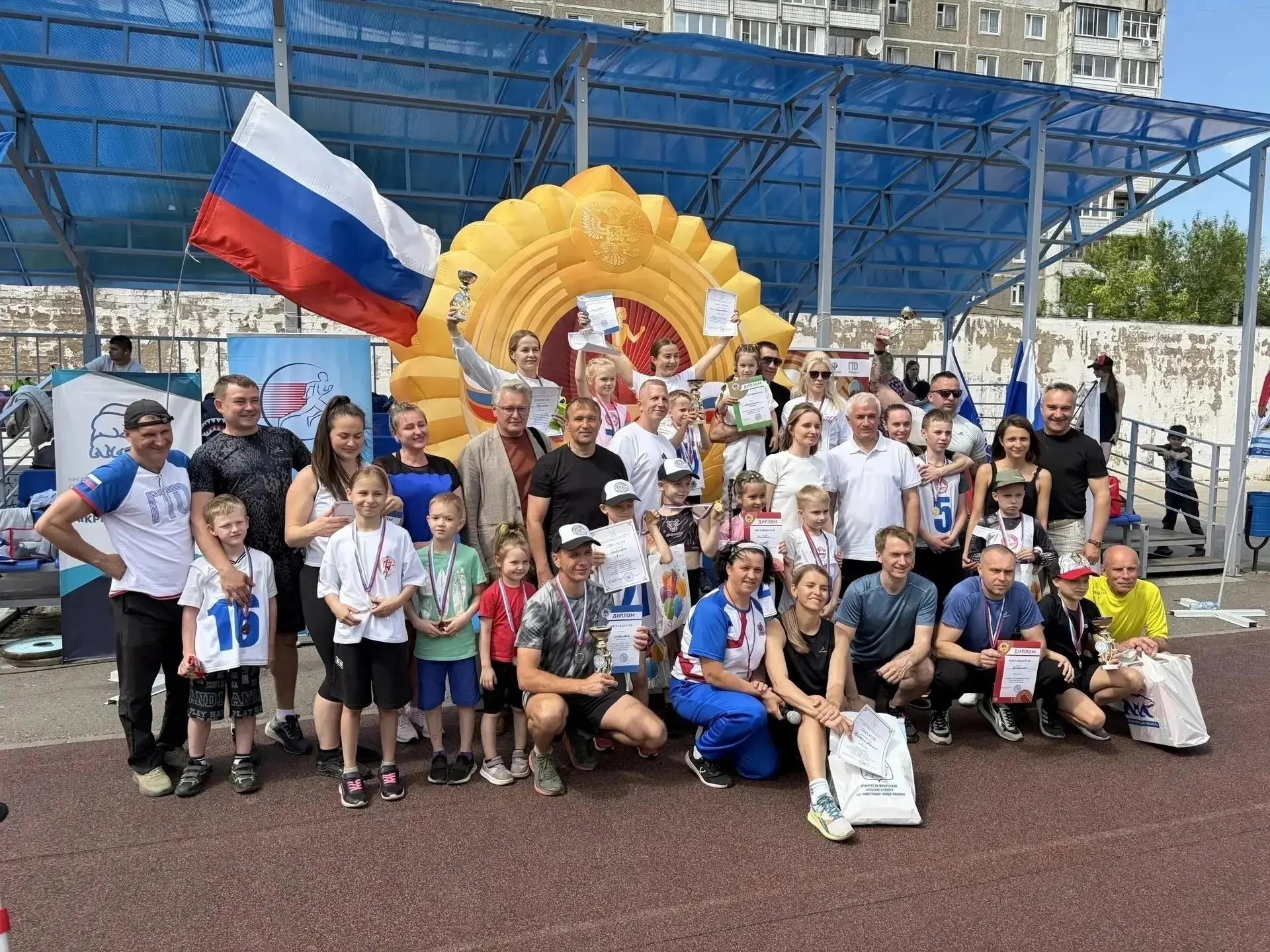 23 мая на базе стадиона МБОУ «Средняя школа № 8» прошел Фестиваль ВФСК «ГТО» среди семе...