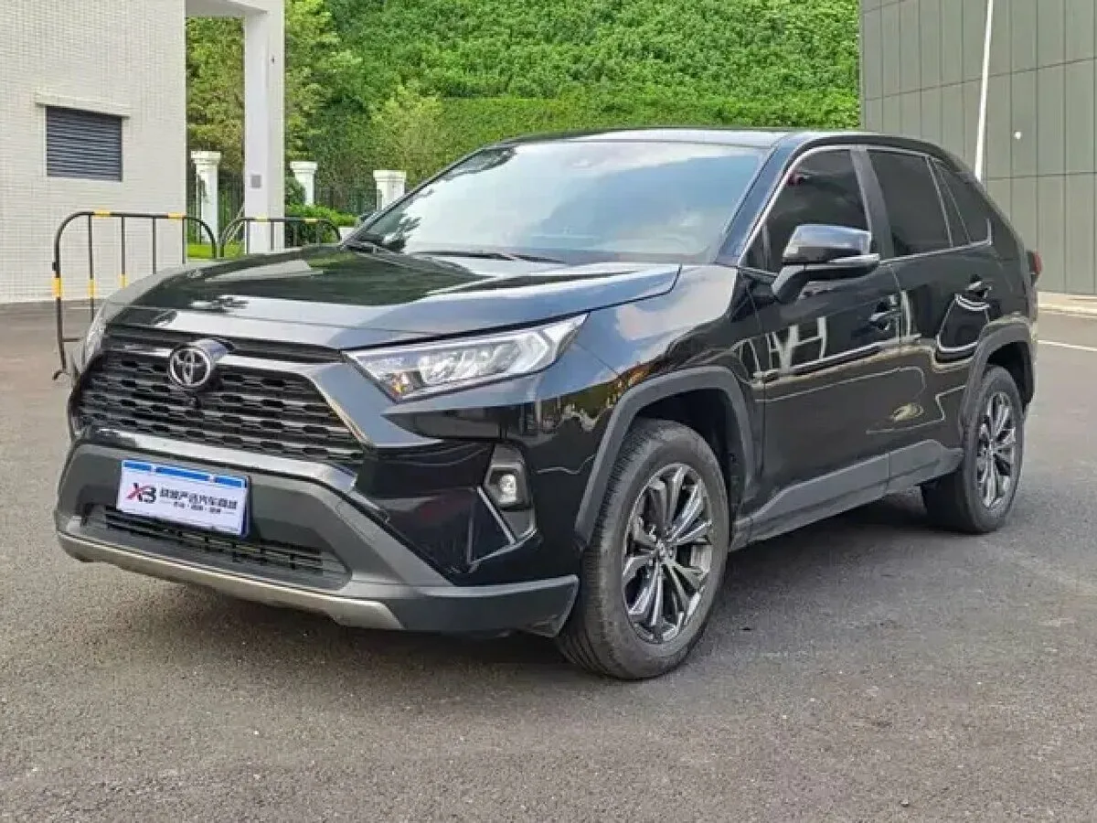 Toyota RAV4 2025 из Китая под ключ — от 2,95 млн ₽