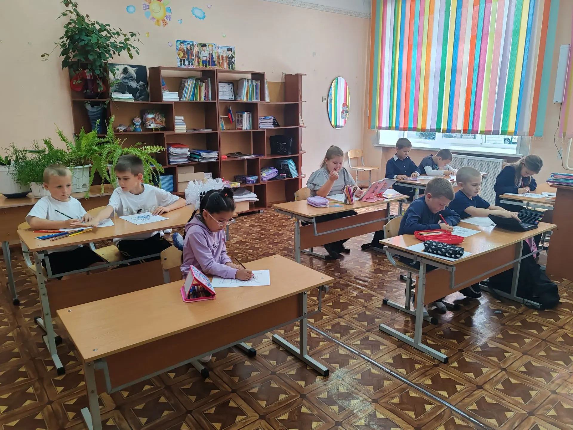 Тепло сердец на бумаге: наши «Орлята» поздравили бабушек и дедушек! 🖼