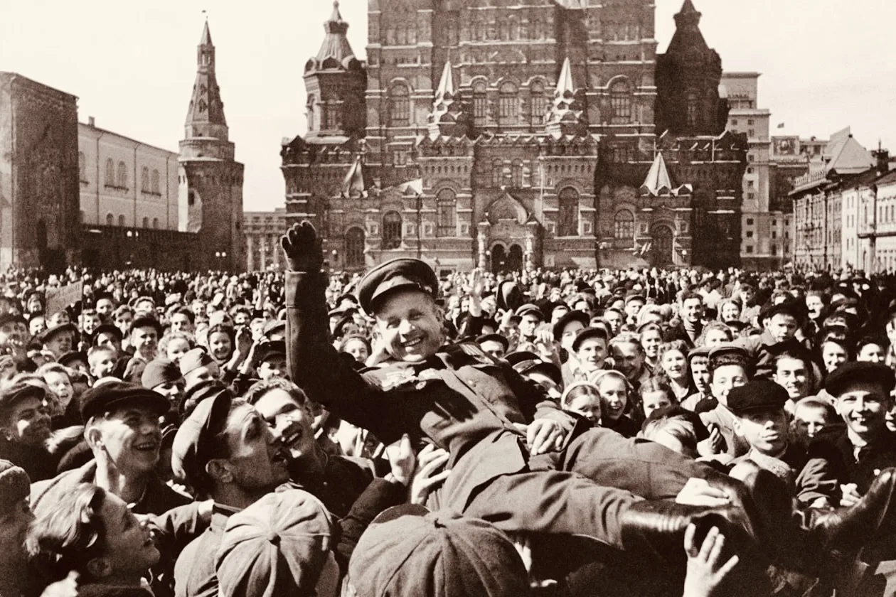 Мужчины! С Днём Победы Красной армии и советского народа над нацистской Германией в Вел...