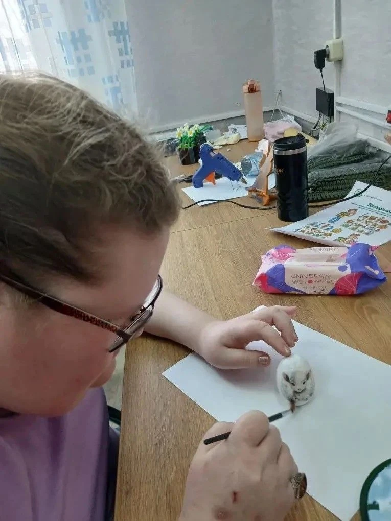 🎨В нашем отделении дневного пребывания каждый день проходят увлекательные занятия с ин...