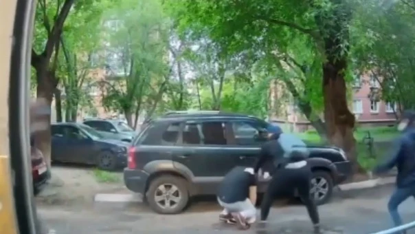В Омске двое екатеринбуржцев украли рюкзак бизнесмена с 12 миллионами рублей

Куйбышевский районный 